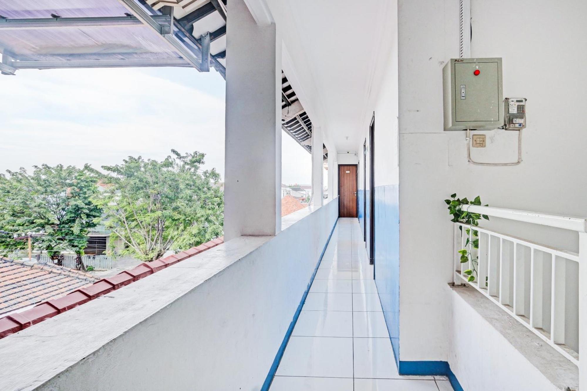 Super Oyo 90426 Near Mall Ciputra 2 เซอมารัง ภายนอก รูปภาพ